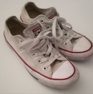 White low chuck Taylor all star converse size 6